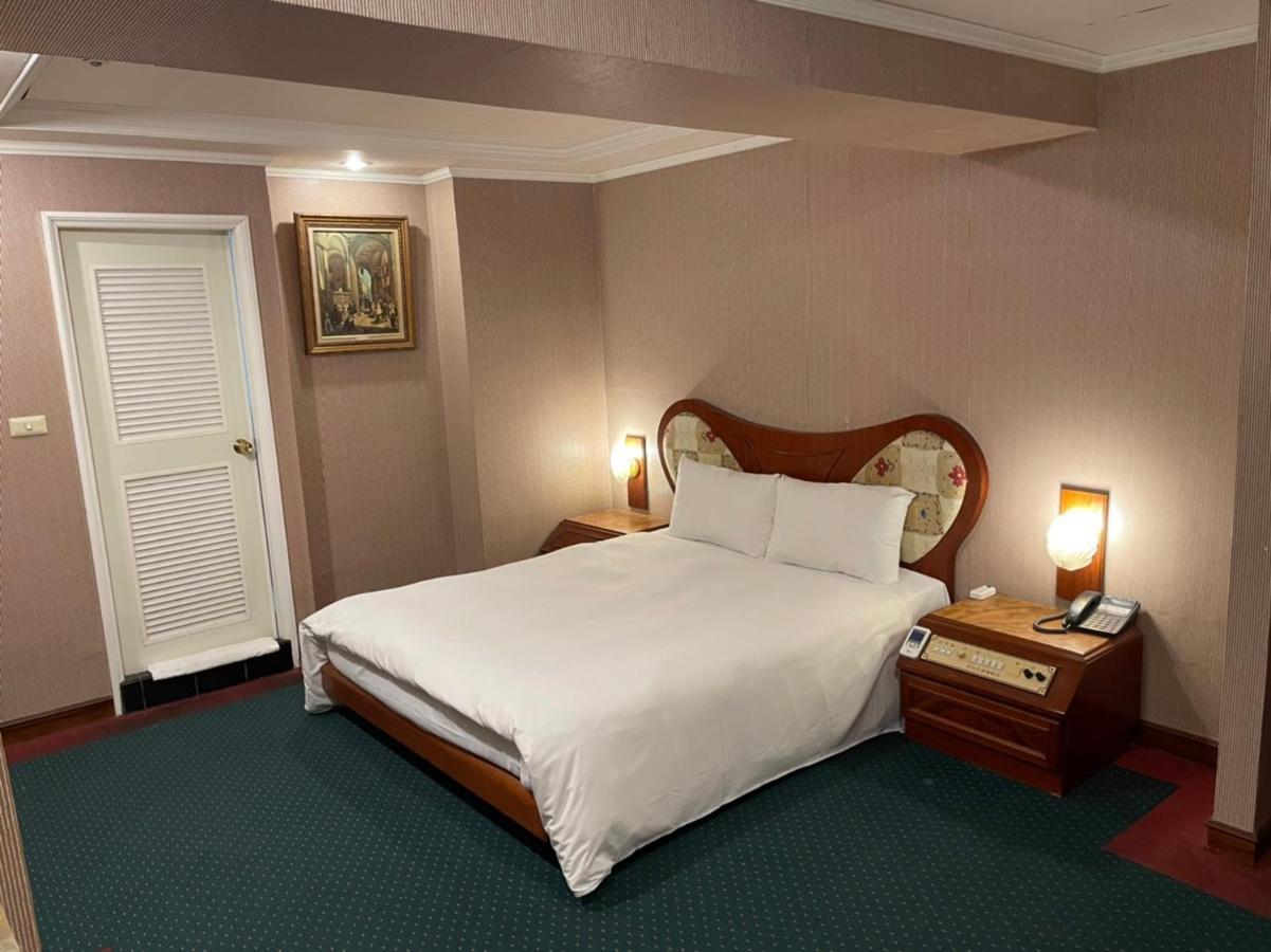 Long Lu Hotel Tainan Zewnętrze zdjęcie